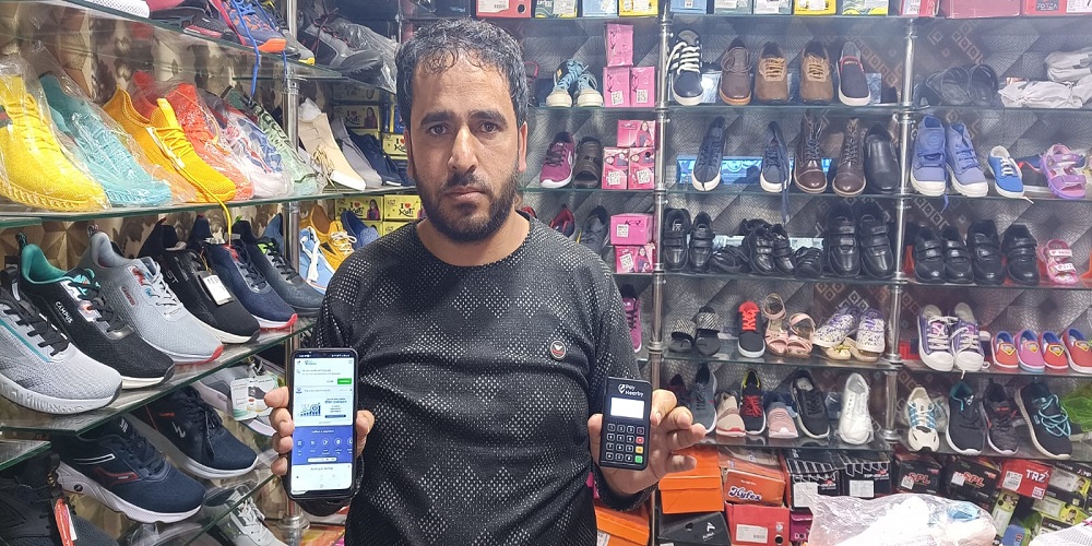 Retailer on PayNearby network digital services in Jammu & Kashmir