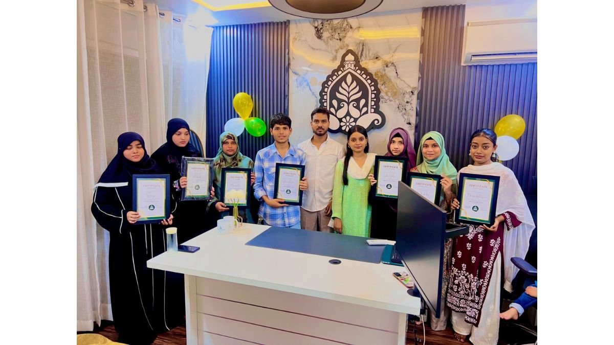 Poshak Chikan Studio: Reviving Tradition and Crafting Success - India ...